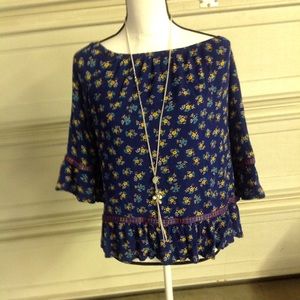 Beautiful flowy blouse